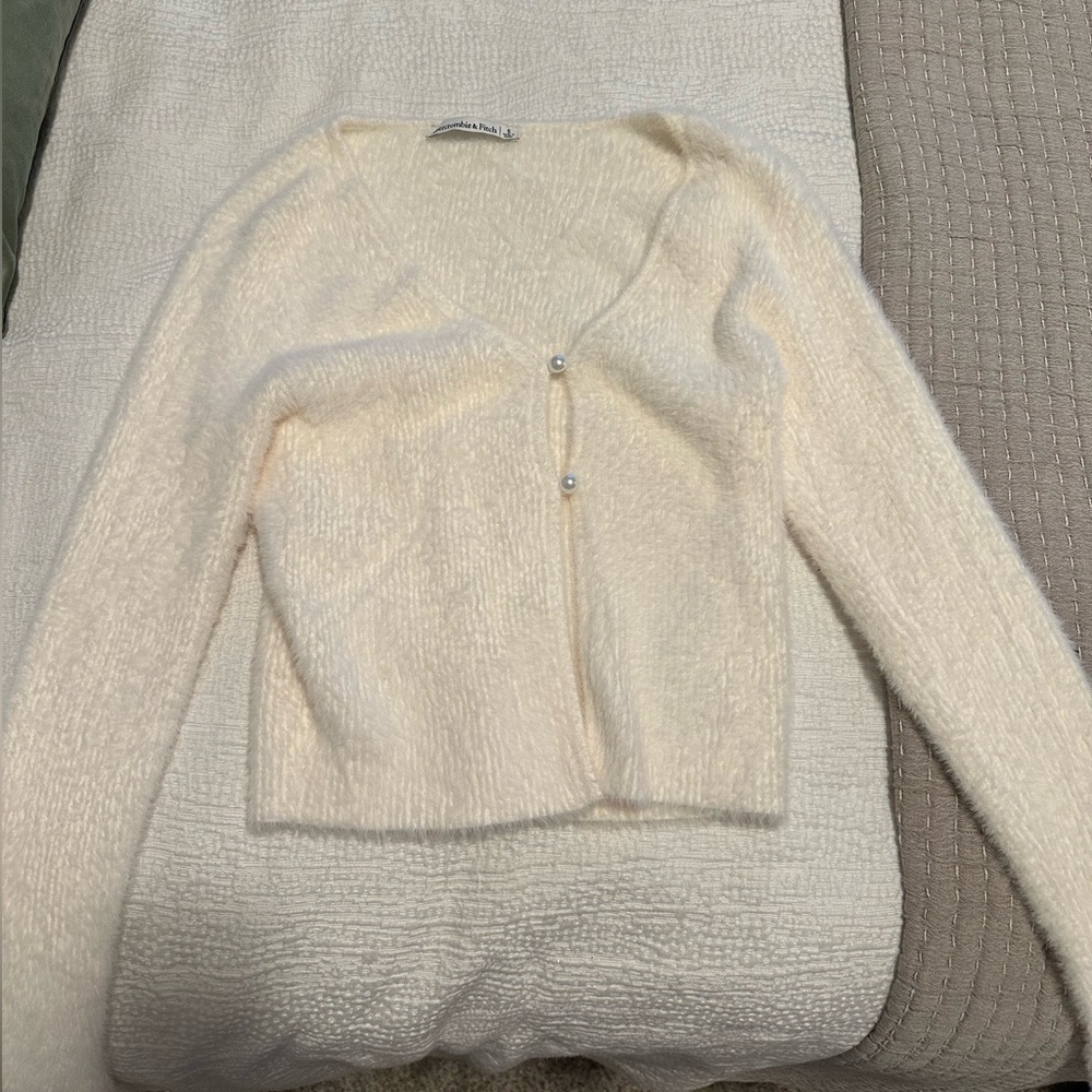 Abercrombie & Fitch sweater